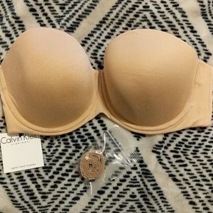 Calvin Klein lightly lined strapless bra 36D